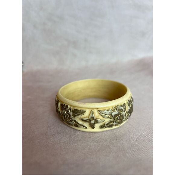 Vintage Carved Celluloid Bangle 1950s - Picture 3 of 8
